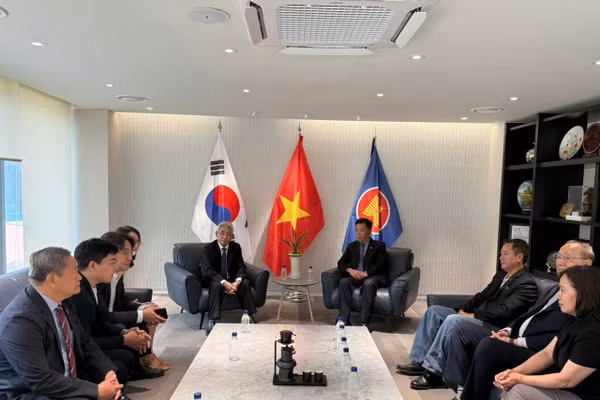 Quang cảnh buổi làm việc.