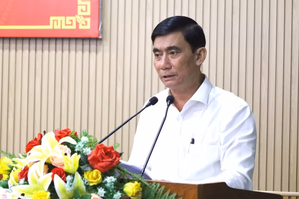Ông Lê Hoàng Dự, Phó Giám đốc Sở GD&ĐT Cà Mau phát biểu tại hội nghị.