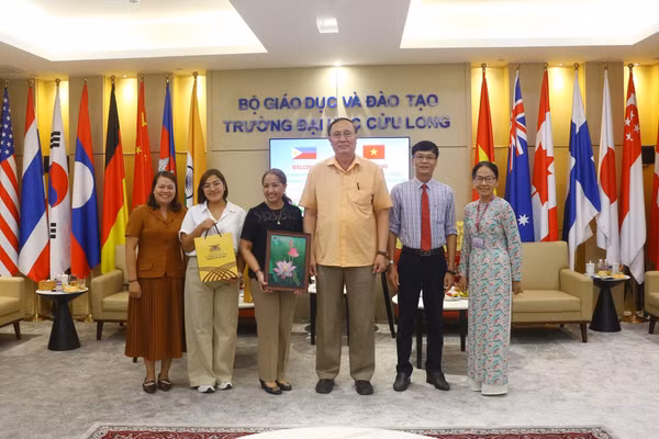 Lãnh đạo Trường ĐH Cửu Long và Tổ chức Giáo dục Quốc tế Phinma Education (Philippines).