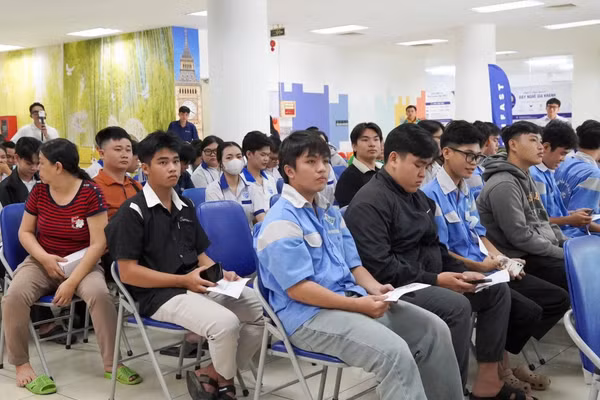 Phiên giao dịch việc làm tại TP Cần Thơ. Ảnh: TTDVVL Cần Thơ.