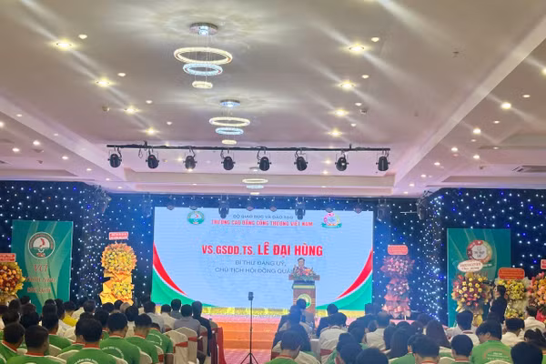 Quang cảnh lễ khai giảng.