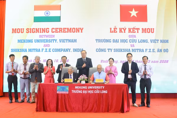 Nghi thức lễ ký kết hợp tác giữa Trường ĐH Cửu Long và Công ty SHIKSHA MITRA F.Z.E, Ấn Độ.