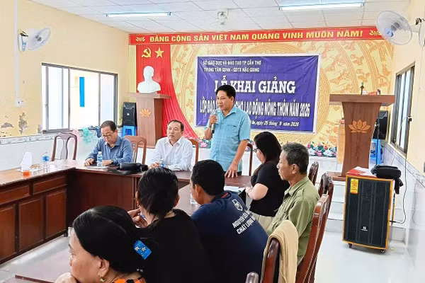 Khai giảng lớp đào tạo nghề trồng rau an toàn cho lao động nông thôn năm 2026. Ảnh: Xã Thạnh Thới An.