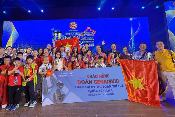 Đội tuyển PAMA Việt Nam - GeniusKid cùng đại biểu và phụ huynh tại Kỳ thi Toán trí tuệ Quốc tế PAMA Global.