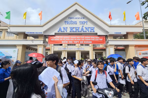 Học sinh TP Cần Thơ tham gia Kỳ thi tốt nghiệp THPT.