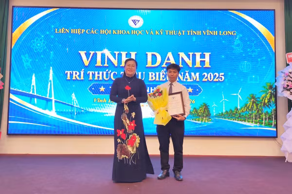 PGS.TS Nguyễn Tấn Tài, Viện trưởng Viện Công nghệ Sinh học (Đại học Trà Vinh) được vinh danh “Trí thức tiêu biểu năm 2025”.