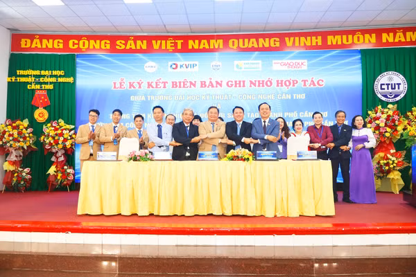Trường ĐH Kỹ thuật - Công nghệ Cần Thơ ký kết hợp tác với các đơn vị.