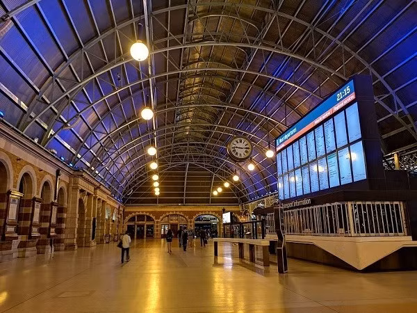 Đứng ở vị trí thứ tư là ga Gadigal ở Sydney, Úc. Tên gọi này nhằm tôn vinh những người thổ dân, những người đầu tiên canh giữ vùng đất này. uc.jpg