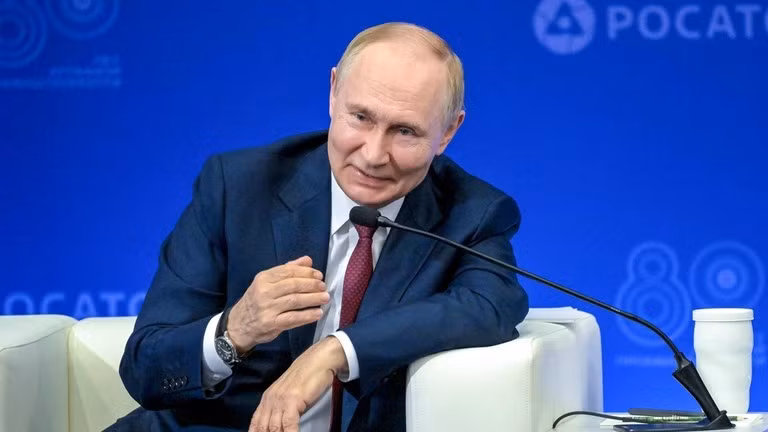 “Với việc ông Trump nhậm chức tại Nhà Trắng, ‘ánh sáng cuối đường hầm’ đã xuất hiện để khôi phục quan hệ", ông Putin nói với các phóng viên hôm 22/8. putin-2.jpg