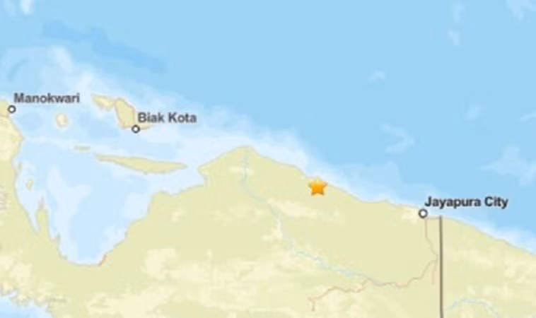 Tâm chấn nằm cách Abepura, một huyện đông dân ở miền bắc Indonesia, 193 km về phía tây-tây bắc. Cơ quan Khảo sát Địa chất Mỹ (USGS) cho biết, trận động đất xảy ra ở độ sâu 10 km. dong-dat-2.jpg