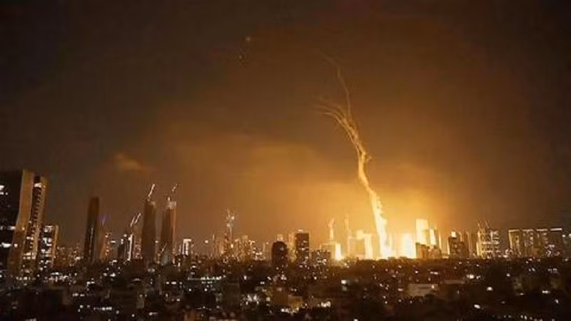 Vào đêm 13/6, Israel đã phát động Chiến dịch “Rising Lion”, nhằm vào chương trình hạt nhân của Iran. Israel cho biết, 200 máy bay chiến đấu đã tấn công hơn 100 mục tiêu ở Iran, bao gồm các cơ sở hạt nhân. iran-4.jpg