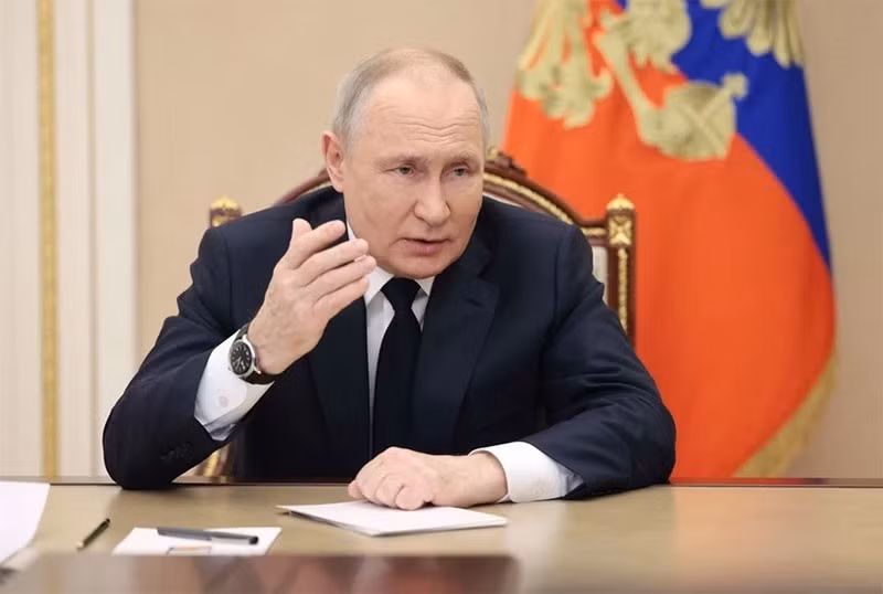 Theo Điện Kremlin, bản dự thảo kế hoạch hòa bình được thảo luận trong cuộc gặp đã được trình lên Tổng thống Nga Vladimir Putin hôm 24/12. ong-putin.jpg