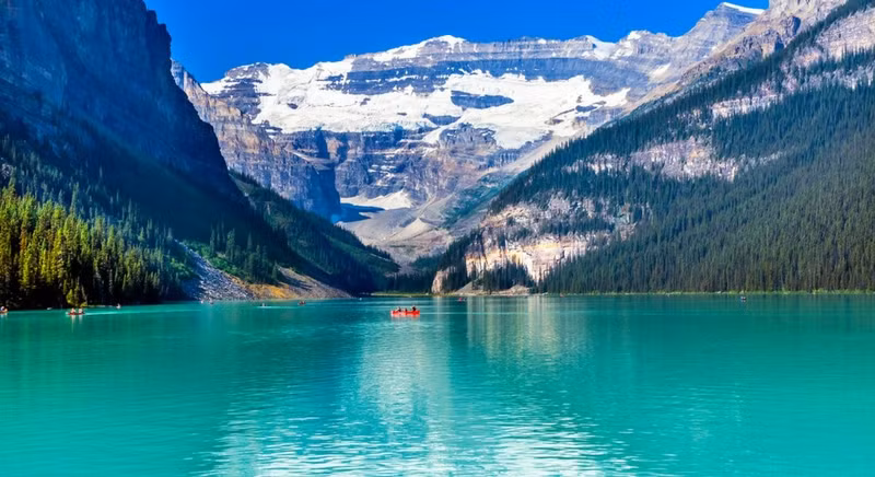 Một địa điểm được ưa chuộng khác là Hồ Louise ở Công viên quốc gia Banff, một trong những điểm đến nổi tiếng nhất đất nước. ho-8.jpg