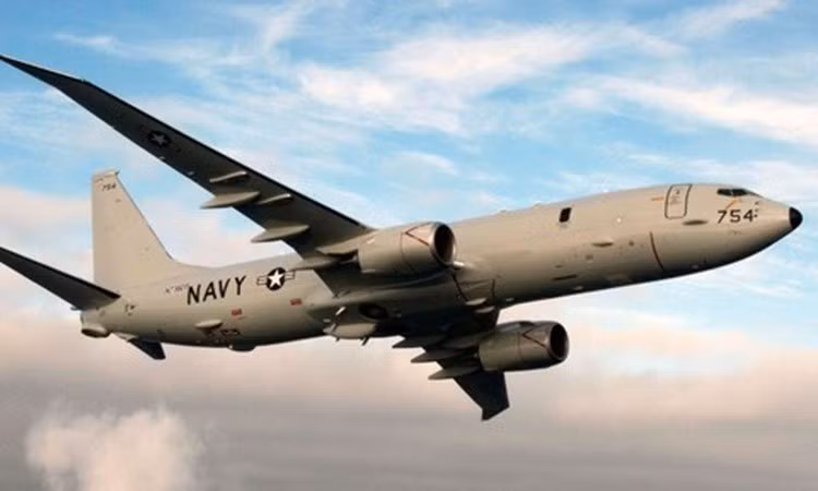 Máy bay P-8A Poseidon, được thiết kế để trinh sát chống ngầm, tuần tra và thu thập tín hiệu, được trang bị radar và cảm biến âm thanh tiên tiến cho phép theo dõi chuyển động của tàu chiến, tàu ngầm và các cơ sở trên bờ. may-bay-5.jpg