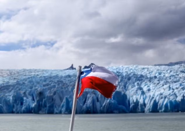 Tổng thống Chile Gabriel Boric gửi lời chia buồn tới gia đình các nạn nhân trên X: “Hãy biết rằng, bạn có sự hỗ trợ và hợp tác toàn diện từ chính quyền và các tổ chức Chile trong thời điểm khó khăn này”. bao-3.jpg