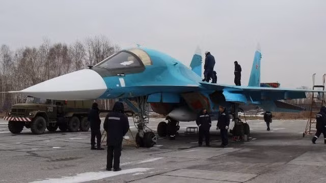 Mặc dù, UAC không tiết lộ số lượng Su-34 trong lô này. Tuy nhiên, trong video do UAC công bố, chỉ có hai máy bay được nhìn thấy, và có hai máy bay cất cánh từ đường băng của nhà máy. su-34-3-8537.jpg