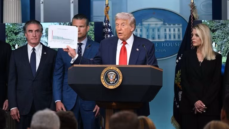 Trước đó, Tổng thống Trump cũng gợi ý rằng, các cuộc đàm phán sắp tới có thể bao gồm "một số trao đổi lãnh thổ để cải thiện lợi ích của cả hai bên". ong-trump-2.jpg