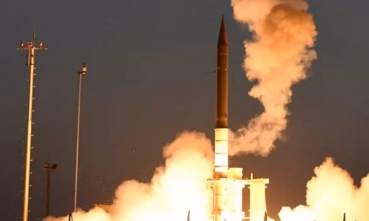 Bộ Quốc phòng Israel mới đây thông báo rằng, Đức đã bắt đầu chuẩn bị cho việc tiếp nhận hệ thống Arrow 3. Các báo cáo trước đó cho biết, việc chuyển giao dự kiến diễn ra vào cuối năm 2025. ten-lua-1.jpg