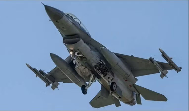 “Các phi công, hãy nhắc nhở kiểm tra FAA NOTAM trước khi bay!”, NORAD đăng trên X, ám chỉ đến các bản tin Thông báo cho các nhiệm vụ hàng không do Cục Hàng không Liên bang ban hành. chan-4.jpg