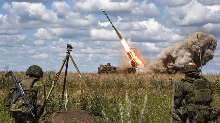 Theo Đại tướng Valery Gerasimov, Nga đã kiểm soát hơn 3.500 km2 và 149 khu định cư trong chiến dịch Ukraine kể từ tháng 3/2025, lưu ý rằng, Nga đã tiến quân trên gần như toàn bộ mặt trận trong thời gian này. nga-1.jpg