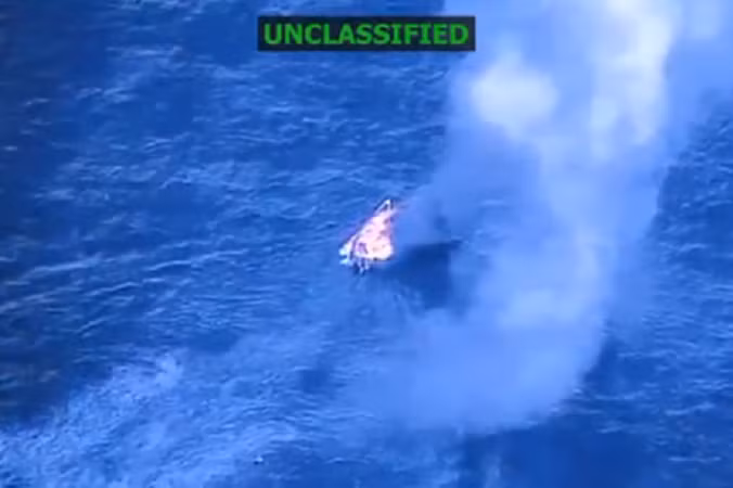 Trước đó, Mỹ đã tấn công một số tàu ngoài khơi Venezuela, với cáo buộc buôn lậu ma túy. Mỹ cũng tăng gấp đôi tiền thưởng cho việc bắt giữ ông Maduro lên 50 triệu USD. Caracas phủ nhận mọi liên quan đến buôn bán ma túy. my-tan-cong.png