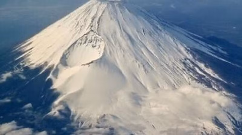 Nằm giữa hai tỉnh Yamanashi và Shizuoka của Nhật Bản, Núi Phú Sĩ cao 3.776 mét là Di sản Thế giới được UNESCO công nhận và là biểu tượng của Nhật Bản. nui-10.jpg