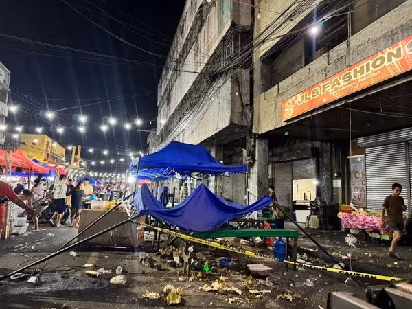 Ông Gordon cho biết thêm, các nhân viên y tế của Hội Chữ thập đỏ đã điều trị cho ít nhất 60 người bị thương ở ba tỉnh. dong-dat-3.jpg