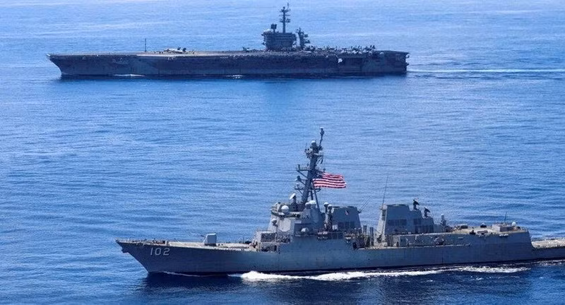 Ngày 1/11, tờ Washington Post đưa tin, Mỹ đang tập hợp một nhóm quân ngoài khơi bờ biển Venezuela để chống buôn lậu ma túy. Nhóm này bao gồm tám tàu chiến, một tàu ngầm hạt nhân và một tàu chuyên dụng. nhom-tau.jpg