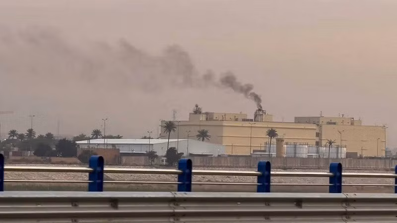 Iraq vốn từ lâu đã là chiến trường ủy nhiệm giữa Mỹ và Iran, nhanh chóng bị cuốn sâu hơn vào cuộc chiến tranh Trung Đông rộng lớn hơn, do các cuộc tấn công của Mỹ và Israel vào Iran ngày 28/2 gây ra. dsq-2.jpg