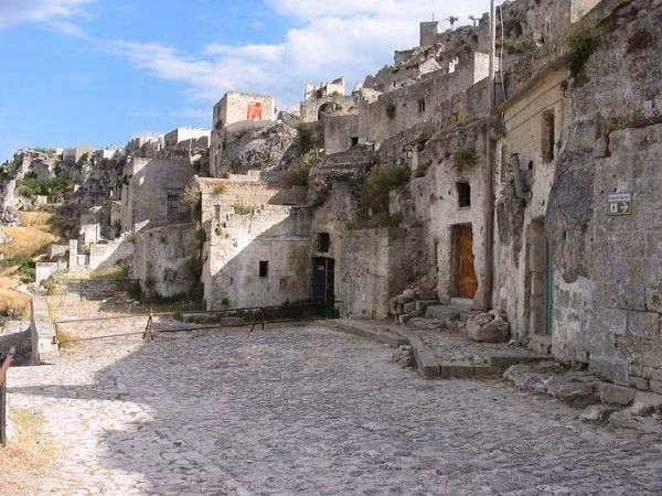 "Chúng tôi đã ở lại Matera trong hai đêm và một ngày trọn vẹn, tôi nghĩ là khoảng thời gian hoàn hảo. Điều tôi thích nhất ở chuyến đi này là chúng tôi không có kế hoạch lớn, chúng tôi chỉ tận hưởng việc khám phá những con phố xinh đẹp của Matera", một du khách khác chia sẻ. Italia 10.jpg