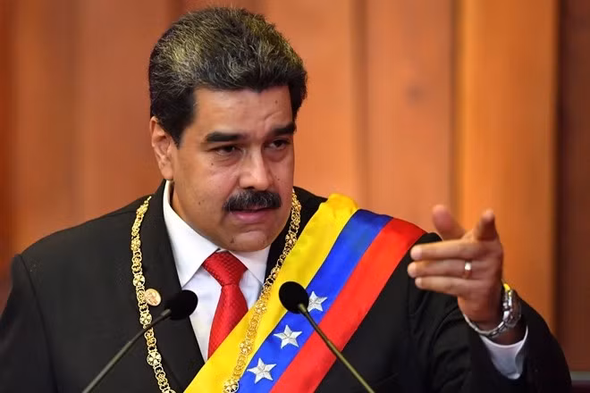 Tổng thống Venezuela Nicolas Maduro đã công bố các cuộc diễn tập chuẩn bị khẩn cấp vào ngày 27/9, đồng thời cân nhắc khả năng ban bố tình trạng khẩn cấp. tt.jpg