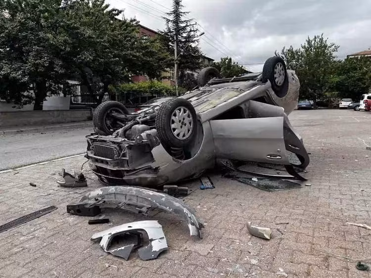 Người dân và các nhóm vũ trang ở miền bắc Syria đã trả đũa lực lượng quân đội Thổ Nhĩ Kỳ và nhắm vào các tiền đồn của Ankara ở tây bắc Syria sau các sự kiện ở Kayseri. Ở một số khu vực tây bắc Syria, những người biểu tình đã tổ chức các cuộc tuần hành, đốt cờ Thổ Nhĩ Kỳ và kêu gọi Ankara rút quân khỏi nước này. căng thẳng 4.jpg