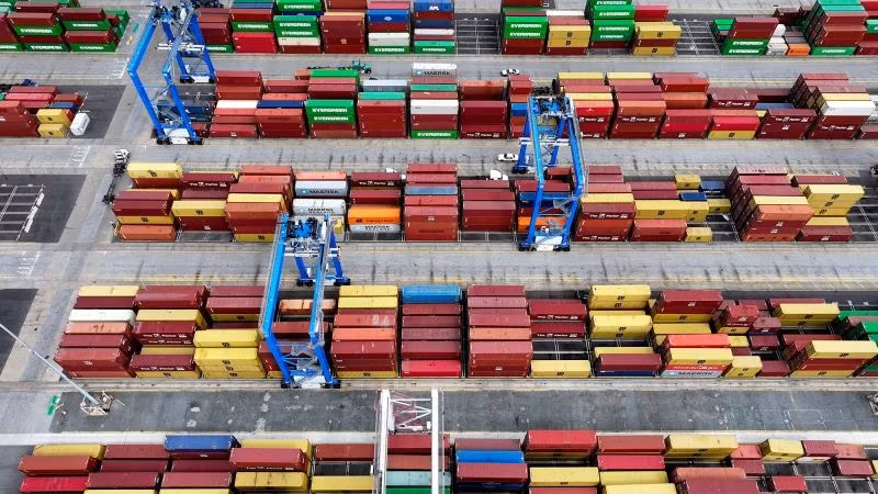 EU, Hàn Quốc và Nhật Bản đang phải đối mặt với mức thuế 15% sau khi đạt được các thỏa thuận thương mại với Washington trong những tuần gần đây. thue-10.jpg