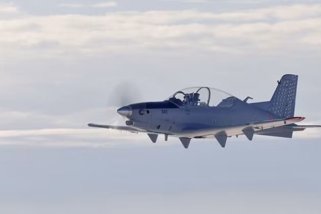 Đây là phiên bản nội địa hóa của máy bay huấn luyện và trinh sát DART do Công ty Diamond Aircraft Industries của Áo phát triển. UZGA đã chia sẻ video quảng cáo máy bay, nhấn mạnh tính linh hoạt của nó. nga-1.jpg