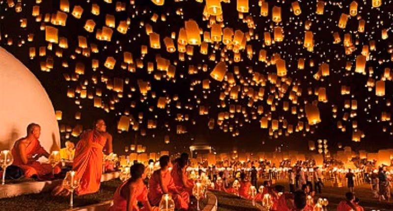 Sau khi dù lượn bay rời khỏi lễ hội, người dân địa phương đã nhanh chóng đến hiện trường để hỗ trợ những người sống sót và chăm sóc những người bị thương. le-hoi-5.jpg