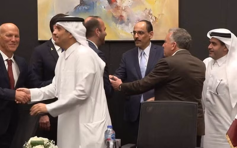 Ông Trump cảm ơn các nhà trung gian từ Qatar, Ai Cập và Thổ Nhĩ Kỳ đã tham gia vào các cuộc đàm phán. Các cuộc đàm phán gián tiếp giữa Israel và Hamas đã diễn ra tại Sharm el-Sheikh, Ai Cập kể từ ngày 6/10. trung-gian.jpg