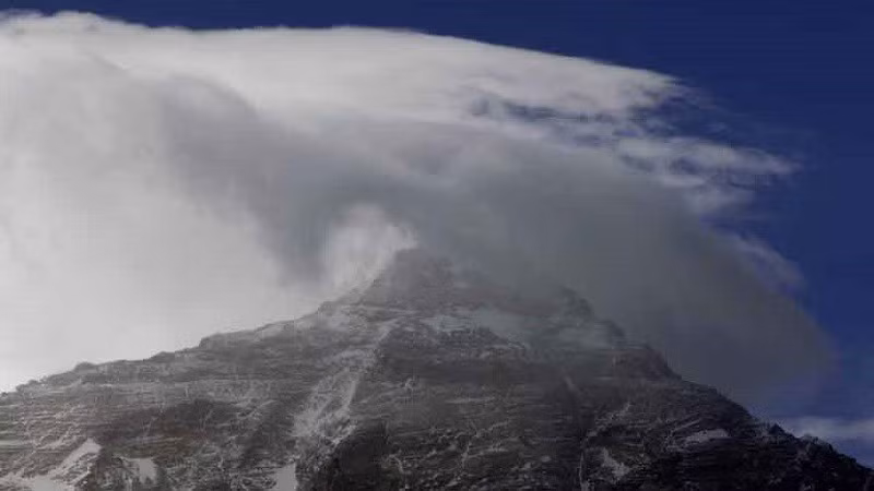 Hàng trăm du khách cũng đã đến thung lũng xa xôi Karma, nơi dẫn đến mặt phía đông của đỉnh Everest, tận dụng kỳ nghỉ lễ Quốc khánh kéo dài tám ngày tại Trung Quốc. bao-tuyet-3.jpg