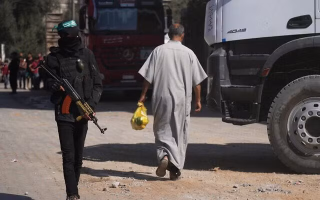 Israel và Hamas đã đồng ý ngừng bắn vào đầu tháng 10 theo kế hoạch hòa bình 20 điểm của Tổng thống Donald Trump. Theo đó, Hamas đồng ý trả tự do cho tất cả các con tin Israel còn sống và trả hài cốt của những người đã khuất. hamas.jpg