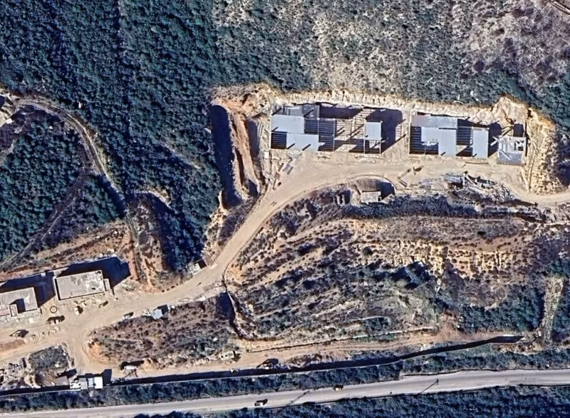 Truyền thông Iran thân cận với IRGC cũng phủ nhận tuyên bố của Israel: "IRGC không có lực lượng tại địa điểm mục tiêu ở Masyaf, và chúng tôi khẳng định không có bất kỳ thương vong hoặc bị bắt giữ nào". Bộ Ngoại giao Iran cũng lên án các cuộc không kích nhưng phủ nhận sự hiện diện của bất kỳ địa điểm quân sự nào do Iran điều hành trong khu vực. IDF 10.jpg