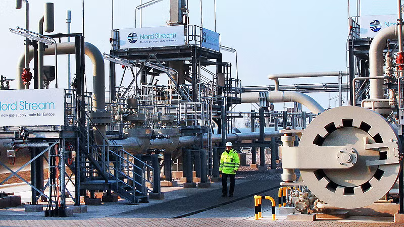 Bình luận về tình hình tháng trước, Chủ tịch Duma Quốc gia Nga Vyacheslav Volodin cho biết, EU đang mua khí đốt tự nhiên hóa lỏng của Mỹ với giá cao như thể mua nước hoa Chanel. eu-7.jpg