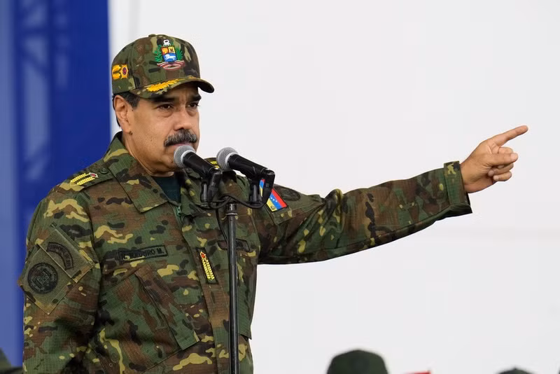 Tổng thống Trump đã cáo buộc Tổng thống Maduro cầm đầu băng đảng Cartel de los Soles, bị Mỹ liệt vào danh sách khủng bố, và đe dọa sẽ tấn công "những kẻ khủng bố ma túy" trên lãnh thổ Venezuela. ong-ma.jpg
