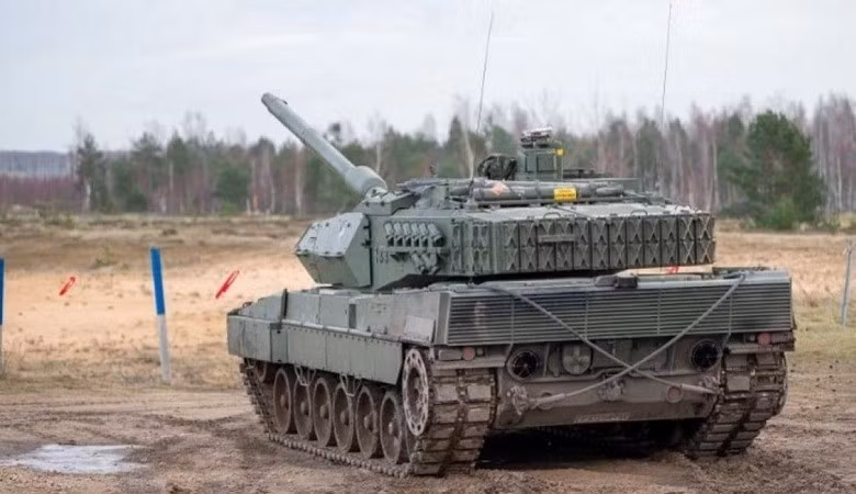Leopard 2, dù đã được hiện đại hóa và cải tiến nhiều lần, vẫn được thiết kế từ thời Chiến tranh Lạnh. Vì vậy, chúng cần được thay thế, như kế hoạch của Tây Ban Nha, nhưng việc tìm kiếm một thế hệ mới hiện nay không dễ. tang-1.jpg