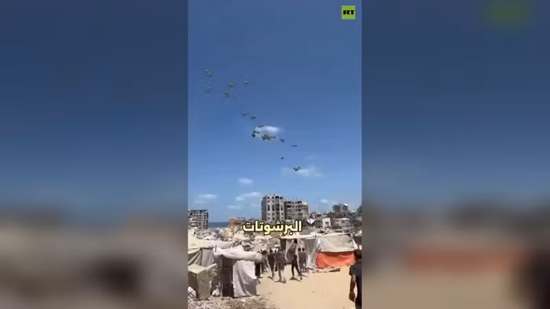 Israel đã cho phép thả hàng viện trợ bằng đường không xuống Gaza vào cuối tháng 7/2025 sau khi vùng đất Palestine này bị phong tỏa chặt chẽ kéo dài nhiều tháng. cuu-tro-2.png
