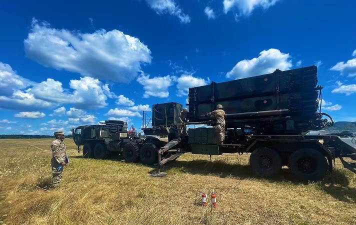 Động thái chuyển giao này giúp tăng cường khả năng của Ukraine trong việc chống lại các cuộc tấn công bằng tên lửa và UAV của Nga, đánh dấu sự thay đổi đáng kể so với thái độ trung lập lâu nay của nước này trong cuộc xung đột. patriot-8.jpg