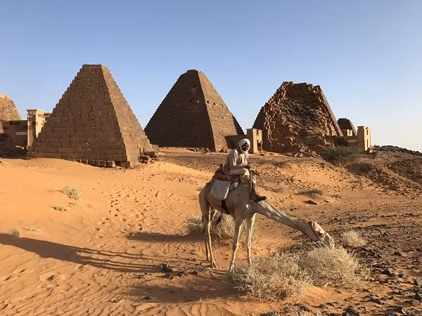 Những kim tự tháp khác có thể được tìm thấy ở Al-Kurru, Nuri và Jebel Barkal, một Di sản Thế giới được UNESCO công nhận, nơi có nhiều kim tự tháp và đền thờ được bảo tồn tốt. sudan-9.jpg