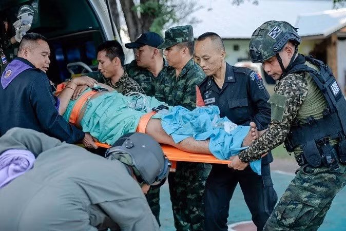 Xung đột Thái Lan-Campuchia leo thang vào tháng 7/2025 đã dẫn đến năm ngày giao tranh bằng tên lửa và pháo binh, khiến ít nhất 48 người thiệt mạng và 300 người dân phải di dời. xung-dot.jpg