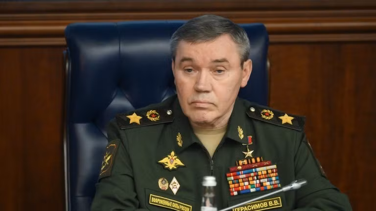 Phát biểu tại cuộc họp báo của Bộ Quốc phòng ở Moscow, tướng Gerasimov cũng đưa ra số liệu phần trăm lãnh thổ Nga được kiểm soát và vạch ra kế hoạch cho các hoạt động tiếp theo. tuong-nga.jpg