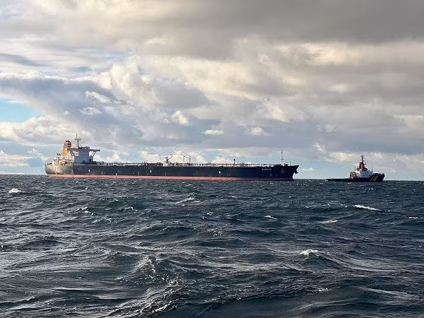 Quan chức Vùng Zaporizhzhia cho biết, mazut - một sản phẩm dầu nặng, chất lượng thấp, đã lan đến Berdyansk Spit, cách eo biển Kerch khoảng 145 km về phía bắc, đã làm ô nhiễm một khu vực dài 14,5 km. su-co-6.jpg