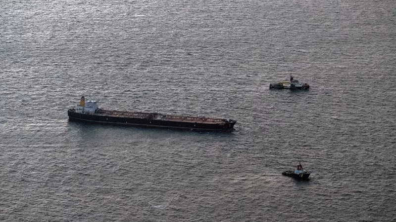Các quan chức do Nga bổ nhiệm tại Crimea đã ban bố tình trạng khẩn cấp trong khu vực sau khi phát hiện dầu trên bờ biển Sevastopol, thành phố lớn nhất của bán đảo này, cách eo biển Kerch khoảng 250 km. su-co-7.jpg