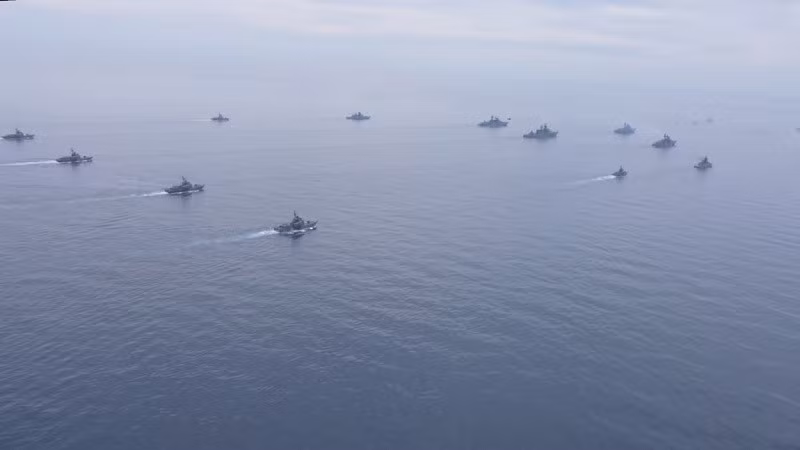 Theo cơ quan báo chí, hơn mười tàu và thuyền, một số tàu ngầm hạt nhân, máy bay và trực thăng, cũng như hệ thống tên lửa bờ biển Bastion đã được triển khai trong cuộc tập trận. tap-tran-5.jpg